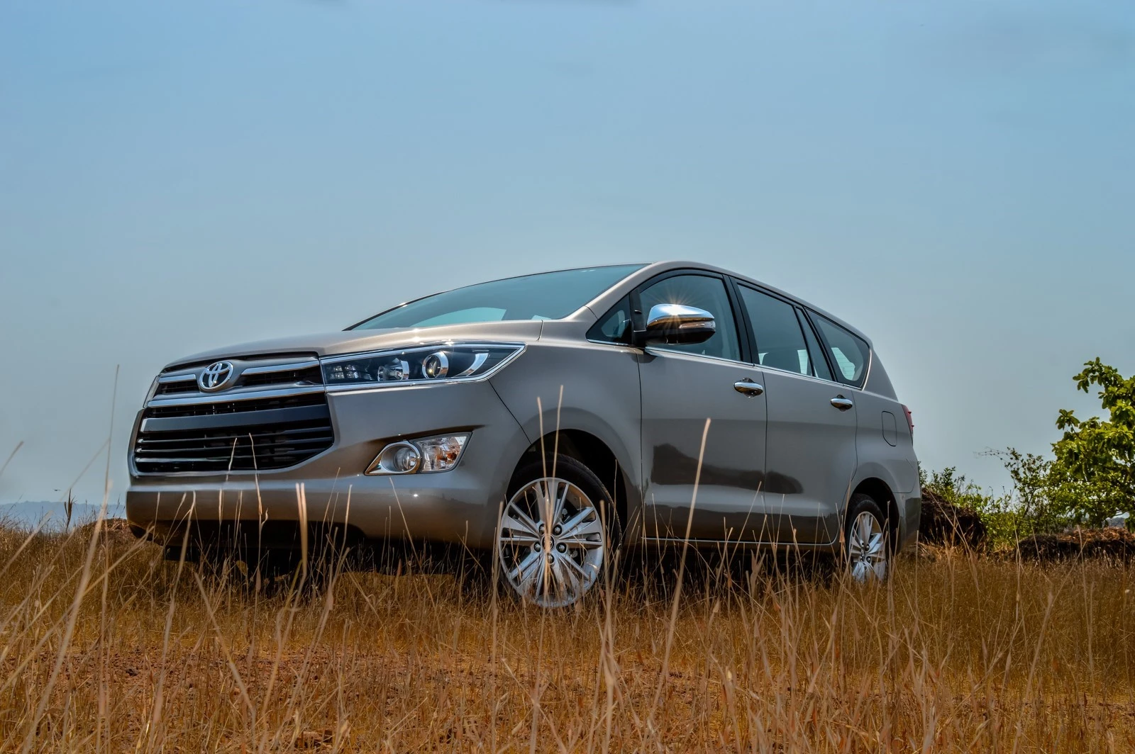 innova crysta for rent in Chandigarh