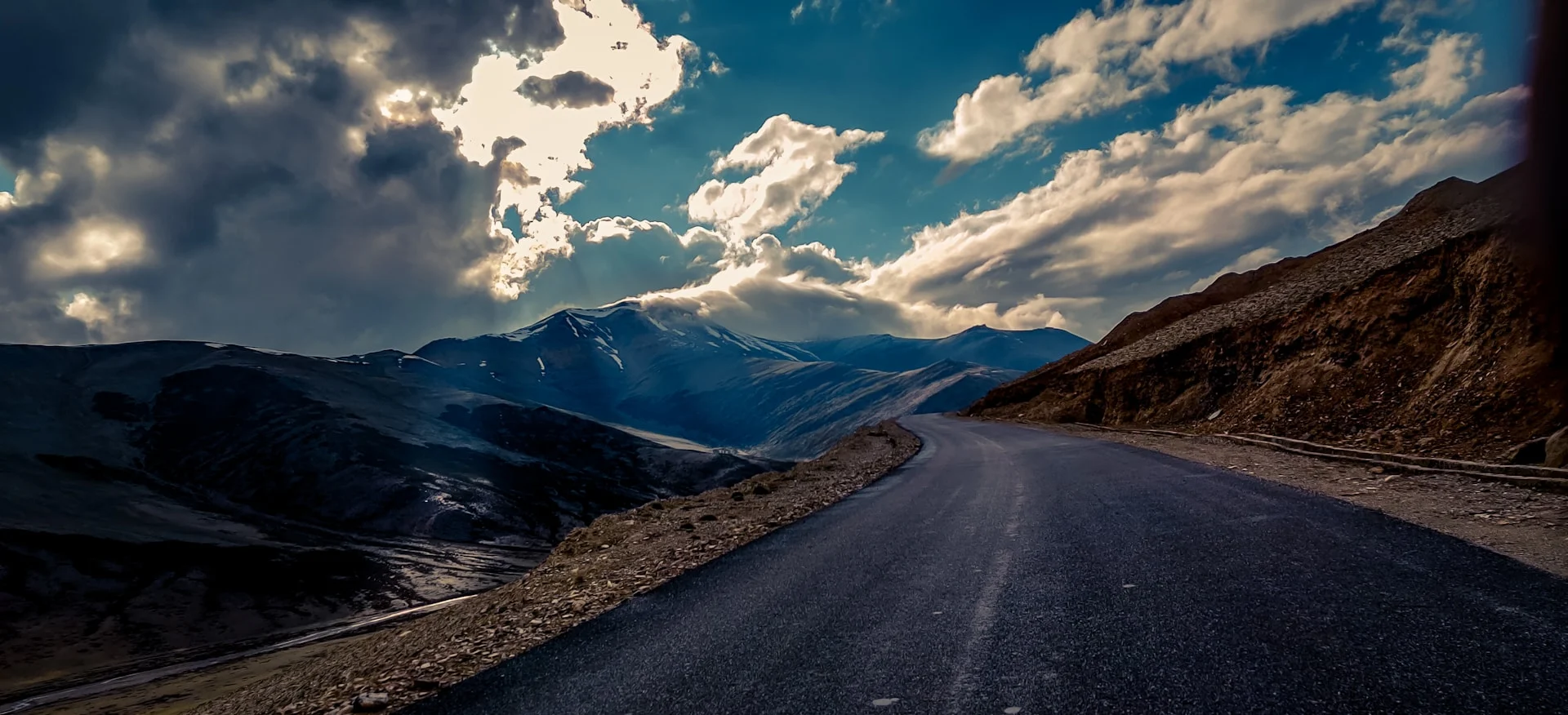Manali_to_Leh_road