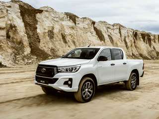 Toyota Hilux — four-wheel-drive pickup, 5 seats