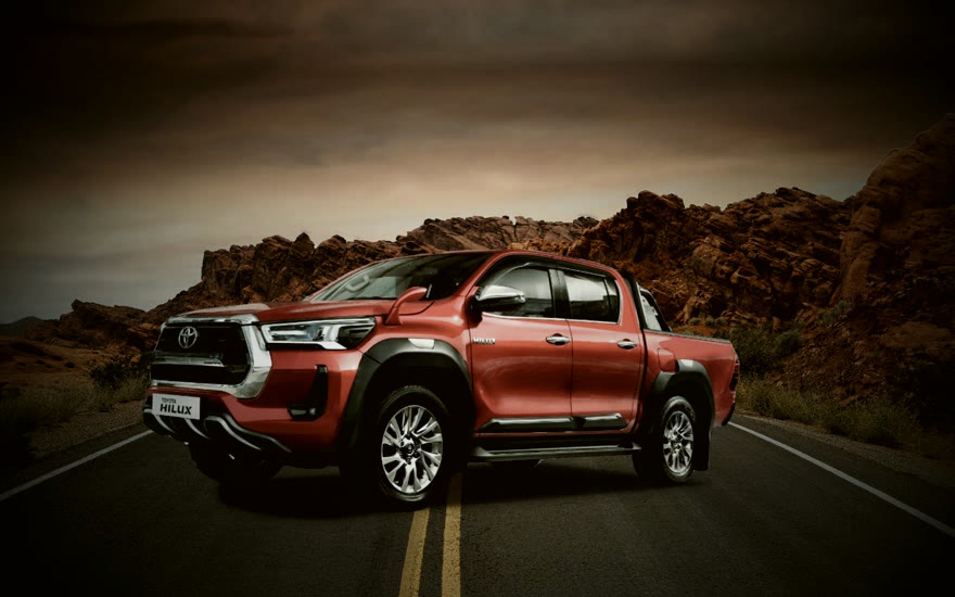 Toyota Hilux — four-wheel-drive pickup, 5 seats